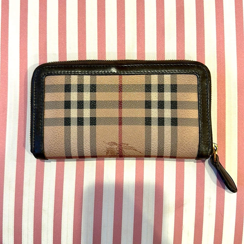 Burberry zipper wallet